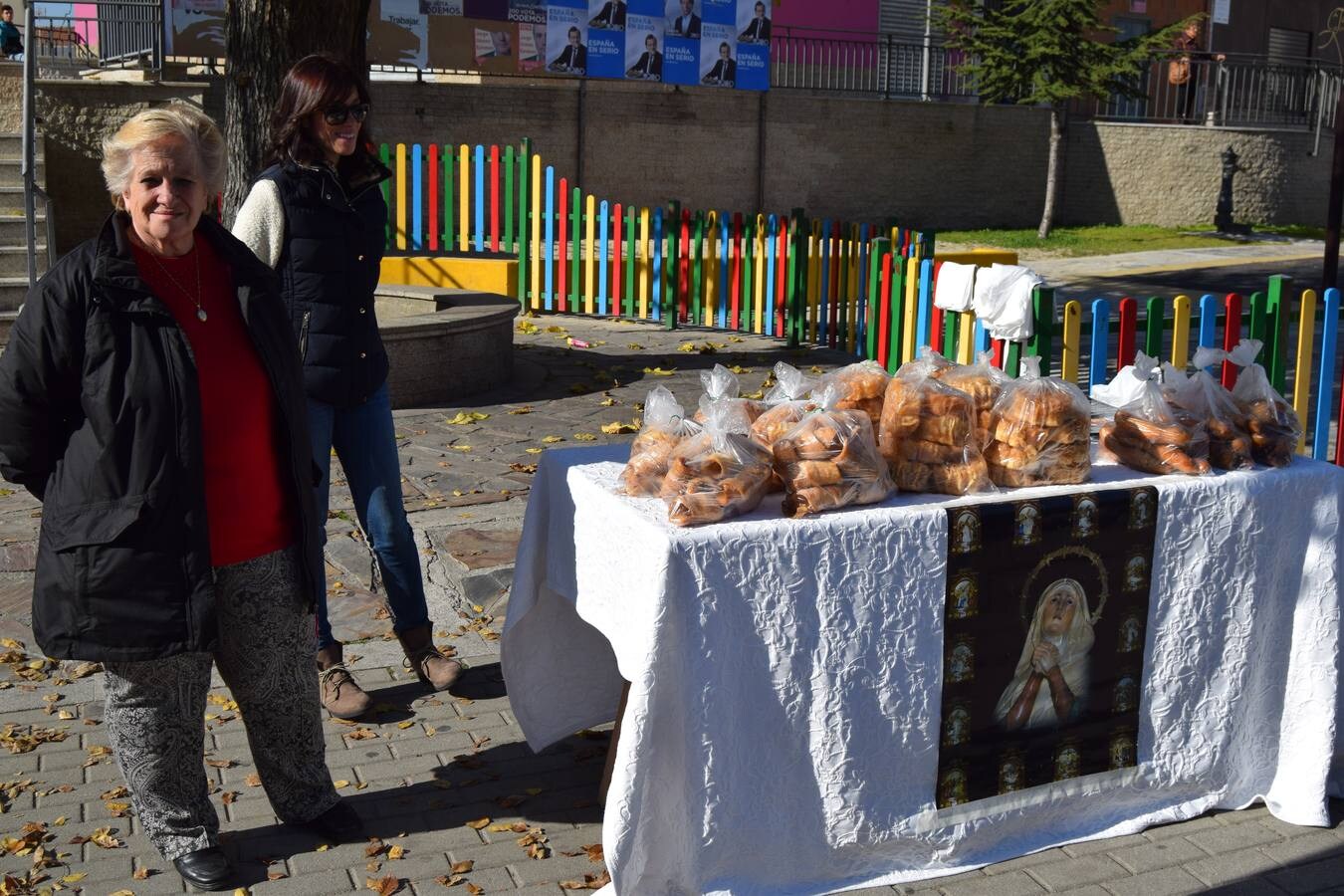 La Hermandad de la Cofradía de la Dolorosa organiza una venta de dulces tradicionales y calendarios